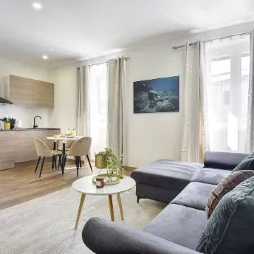 D&A Central Luxury Apartments with Free Parking