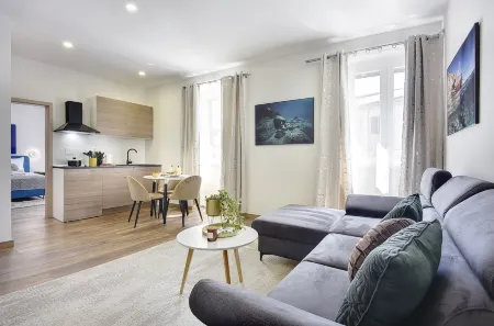 D&A Central Luxury Apartments with Free Parking Отели рядом с достопримечательностью «Амфитеатр в Пуле»