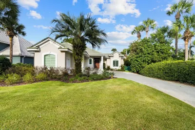 Das Beach Haus by Gulf Tide Vacation Rentals