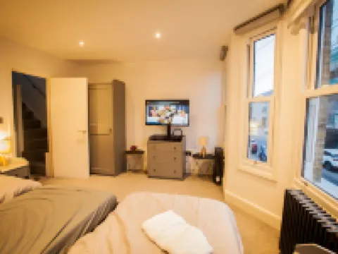 Surbiton Luxury Garden House 19A Hotels in Surbiton