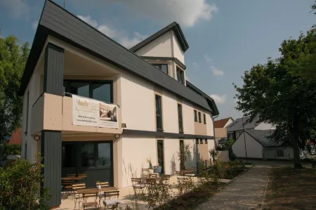 Amelie N°3 Hotel & Appartements Отели в г. Румбах