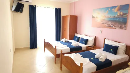 Friends House - Borsh Hotel Отели рядом с достопримечательностью «Qeparo Beach»