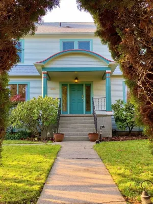 250 N Adams St 유진 호텔