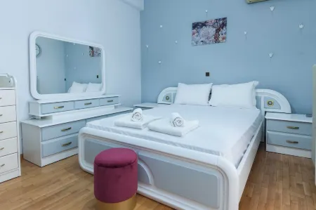 Classical 2 Bd Beauty Apt in Peaceful Chalandri