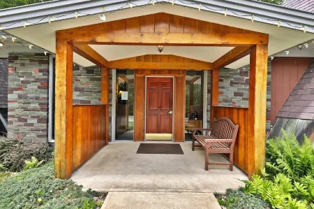 The Birch Ridge: Mission Room #4 - Queen Suite in Killington, Vermont 1 Bedroom Home