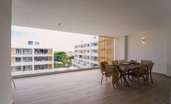 4 Bedroom Beach Penthouse w Private Rooftop