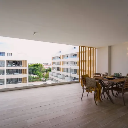 4 Bedroom Beach Penthouse w Private Rooftop
