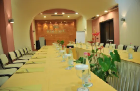 Monarc Hotel