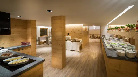 Hotel Cristallo - Wellness Mountain Living Отели рядом с достопримечательностью «Ski School Dolomites»