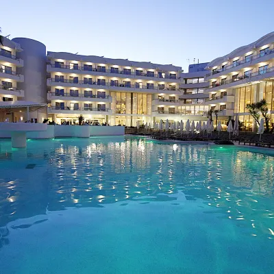 بي جي هوتل ري ديل ميديتيراني Hotels near شاطئ إس كومو (Es Comu Beach)