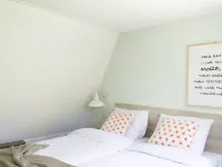 Forest-Edge Family Bungalow Hotel di Hoenderloo