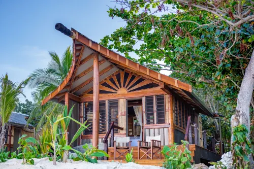 Barefoot Kuata Island Resort - bar