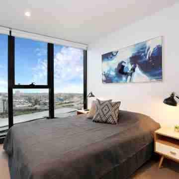 Orange Stay at Melbourne Quarter Rooms