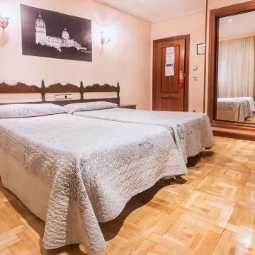 Hotel Castellano I Hotels near Salamanca Train Station