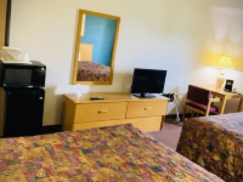 Herington Inn and Suites Hotels in Dickinson County