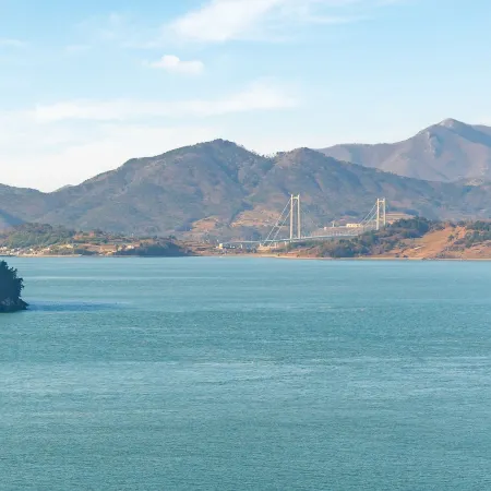 Yeosu Nangman Pension Отели рядом с достопримечательностью «Поле для гольфа The Ocean»
