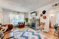 North House - Banff Mountain Home- the Real Rockies Experience โรงแรมในแบมฟ์