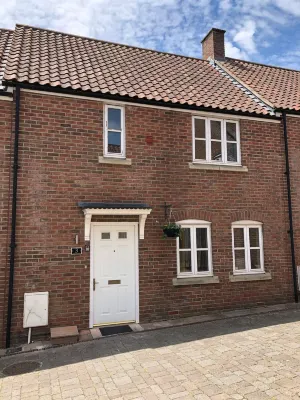 3 Crown Barton, Glastonbury