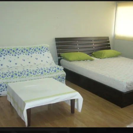 DMK Don Mueang Airport Guest House Отели рядом с достопримечательностью «Остров Ко Крет»