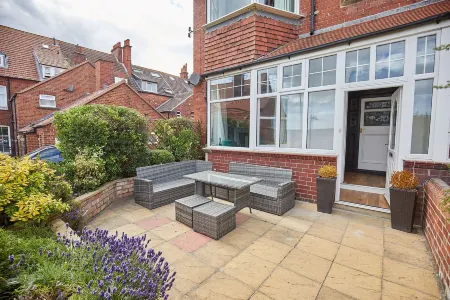 Host & Stay - Raven House Отели рядом с достопримечательностью «Whalebone Arch»