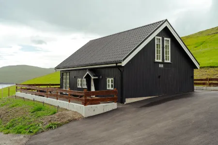 Á Snætu - Serene Village Stay Surrounded by Nature