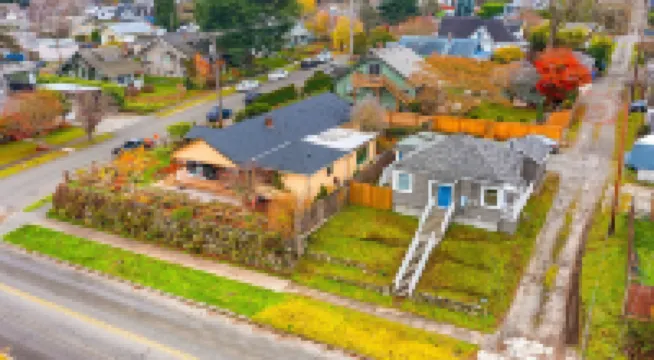 Walk to the Waterfront! the Hobbit House