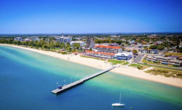 Beautiful Beachfront Resort Condo - Housity