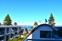 6 on Adams Hotels in Mount Maunganui