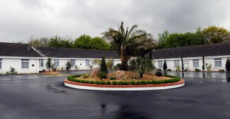 Exeter Court Hotel Отели в г. Данчидеок