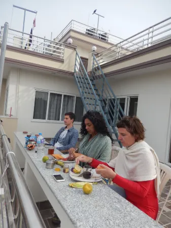 Shine Homestay Famille Francophone - Shine Home and Apartment Отели рядом с достопримечательностью «Храм Сваямбунатх»