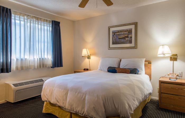 Coral Reef Inn & Condo Suites