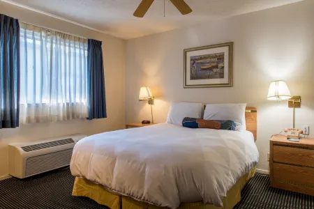 Coral Reef Inn & Condo Suites