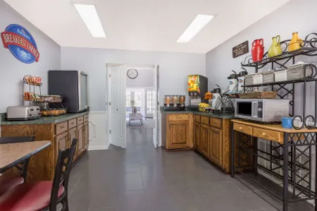 Baymont by Wyndham Albany at Albany Mall Отели рядом с достопримечательностью «Flint RiverQuarium»