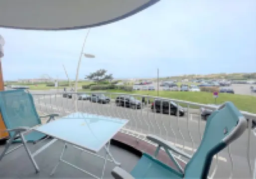 Large 4-person 1st floor apartment on the seafront.  FROM SATURDAY TO SATURDAY