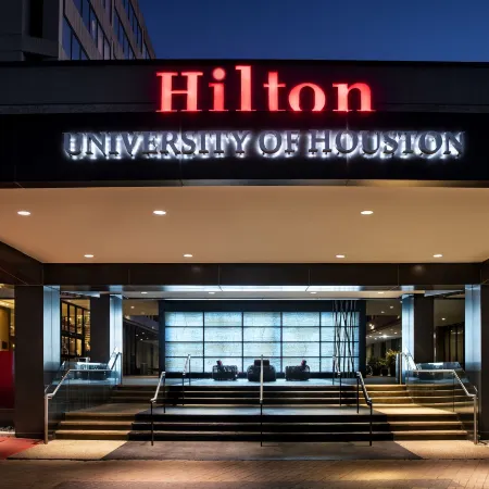 Hilton University of Houston Отели рядом с достопримечательностью «Менил Коллекшен»