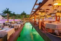 Cratos Premium Hotel Casino & Spa فنادق في Charkeia