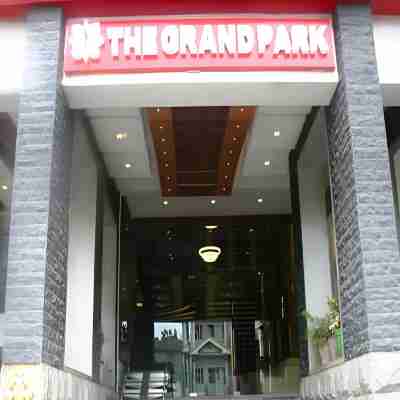 The Grand Park Hotel Hotel Exterior