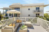 The Palmetto House! 5 Bedroom/Sleeps 14! Seacrest Beach! Free Tram! Huge Pool!