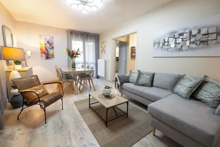 2 Bedroom Apartment with Private Parking Normandy Bayeux Отели в г. Байе