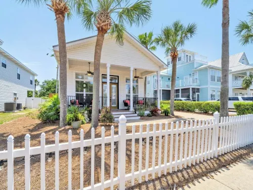3-Min Walk to Beach, 2 Fully Equipped Homes for Your Destin Getaway