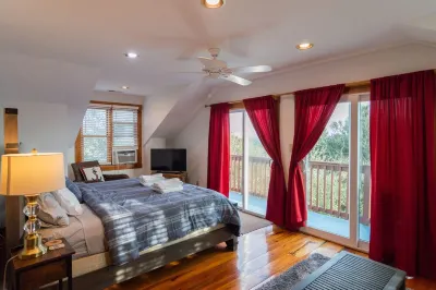5-Bedroom Vacation Home, Last Week of July Promotion 30 % Off Jul 26th - Aug 2nd Hotels near Public Beach Access - 9th St W