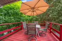 Lavish 3 Bedroom 1 Bath house-10 minutes to EWR/ FREE parking for multiple cars.