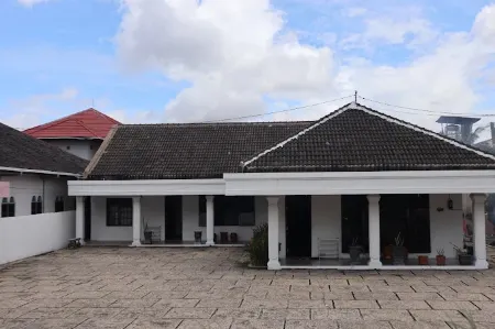 Tunjung Nyaho Guest House ( Tng ) Отели в г. Паланкарая