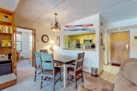 Center Village Studio w/ Sun Room, Kitchen, & Shared Hot Tub - Walk to Lift Hotels in Copper Mountain