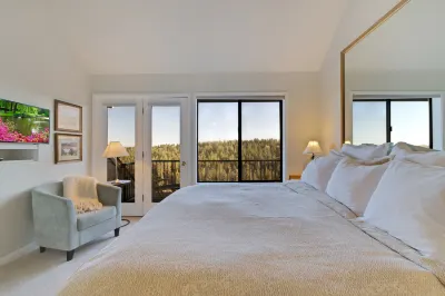 River View and Soothing Hot Tub - Spacious Tranquil Retreat