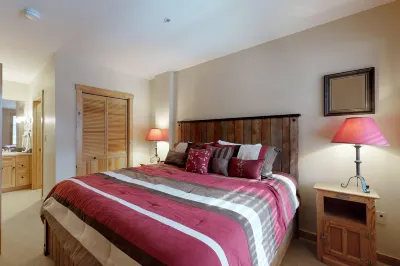 Dakota Lodge 8490 Hotels in River Run