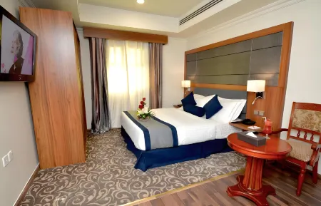 Grandeur East