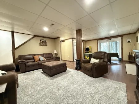 Stunning Game Room and Fire Pit Experience - Cozy Mountain Haven