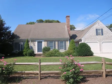 Charming Coastal Hideaway with Outdoor Shower - Inviting Summer Oasis