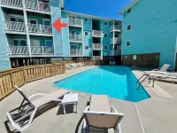 Oceanfront&Pool,Huge Shaded Deck 9+Family Seating&Swing,Linens,Beachchairs, Toys - Swimmingpools